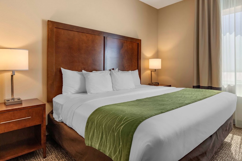 Comfort Inn & Suites | 8 Marietta Ct, Edgewood, NM 87015, USA | Phone: (505) 281-7000