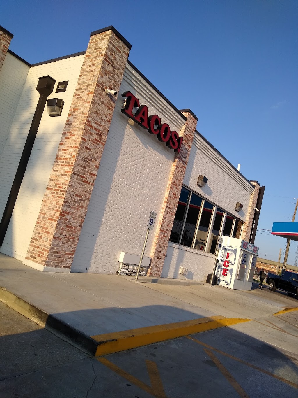 Fuel City Friendlys | 10025 Harry Hines Blvd, Dallas, TX 75220, USA | Phone: (214) 624-5950