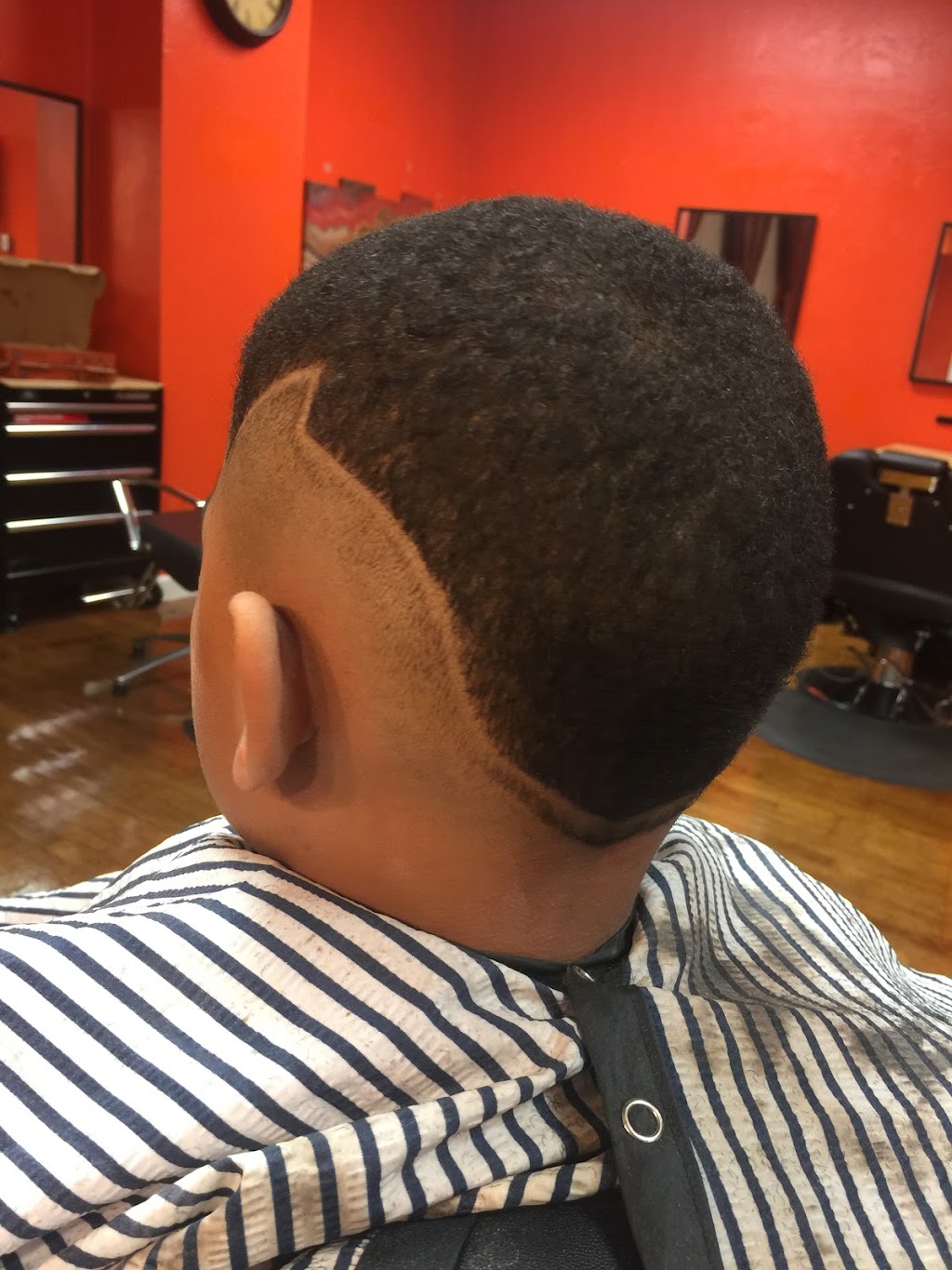 The Barbers Point Executive Barber/Salon & Lounge | 705 Big Stone Gap Rd, Duncanville, TX 75137, USA | Phone: (469) 868-6500