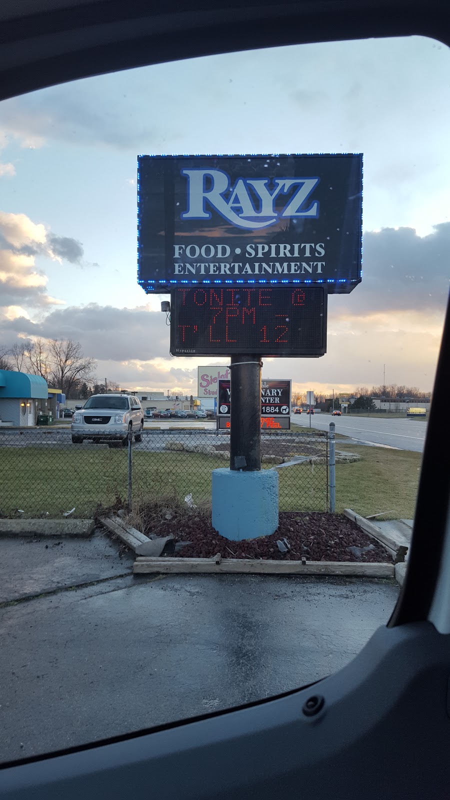 Rayz Bar | 36434 Groesbeck Hwy, Clinton Twp, MI 48035, USA | Phone: (586) 329-1422