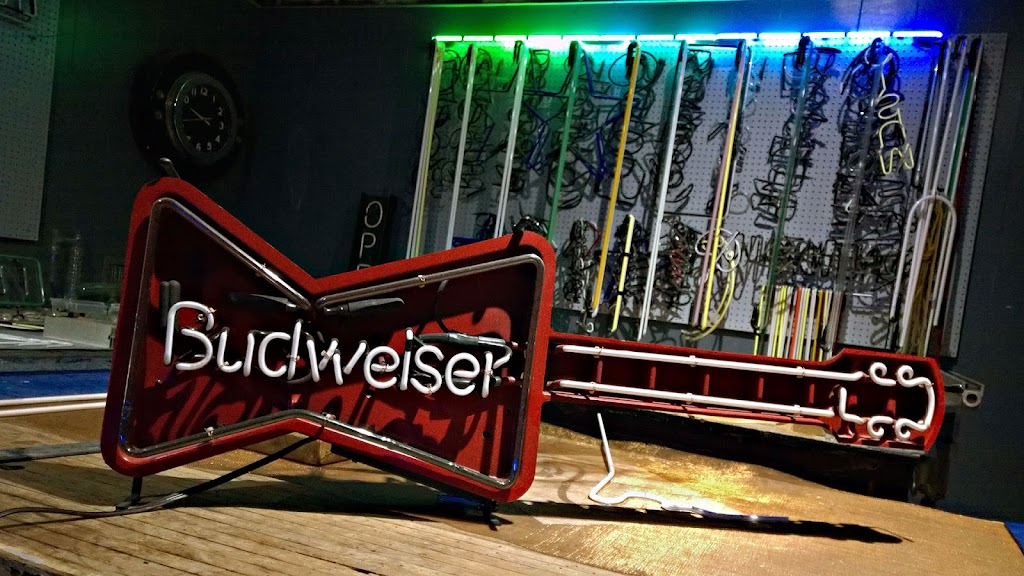 Evrglo Neon Signs | 110 E Wood St, Hillsboro, IL 62049, USA | Phone: (217) 532-5000