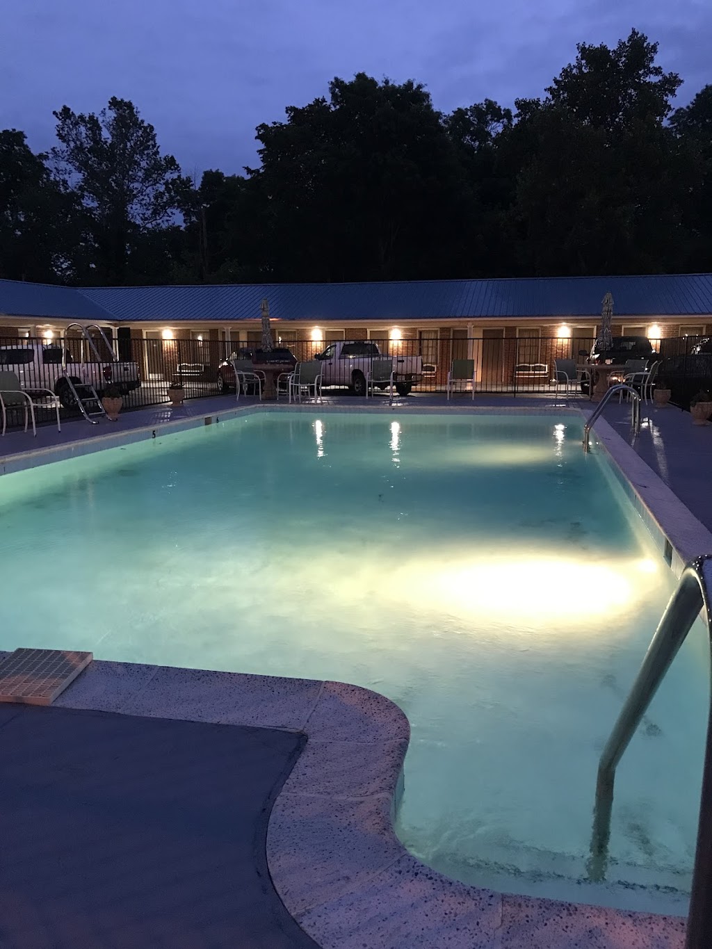 Merrimac Inn & Suites | 7224 Merrimac Trail, Williamsburg, VA 23185, USA | Phone: (757) 229-0400