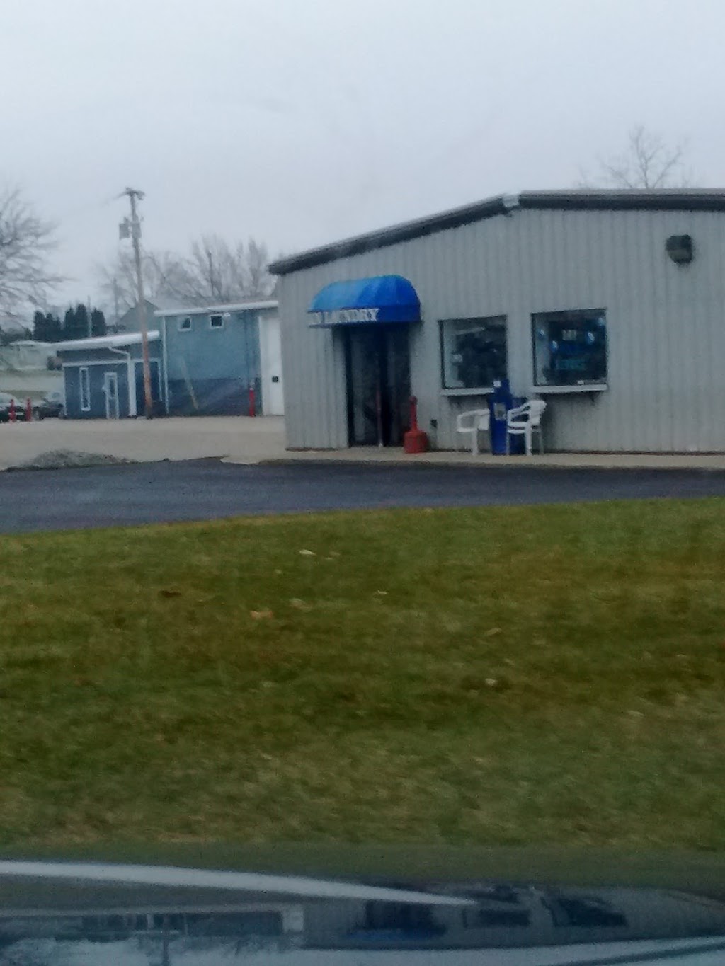 Fremont Coin Laundry | 408 S Wayne St, Fremont, IN 46737, USA | Phone: (260) 495-2300