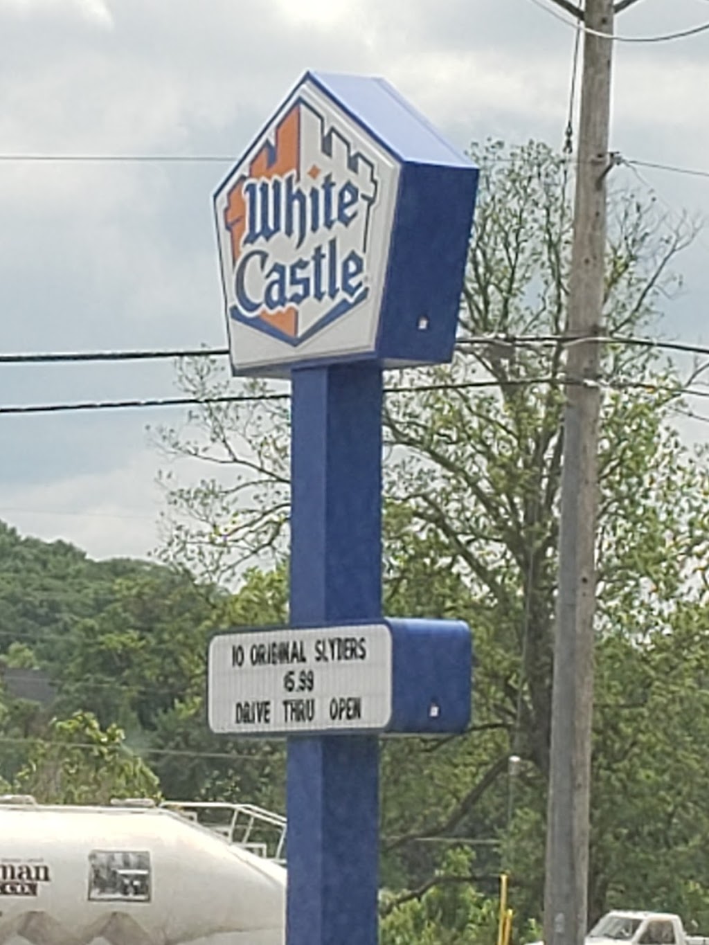 White Castle | 78 Hilltop Village Center Dr, Eureka, MO 63025, USA | Phone: (636) 938-1137