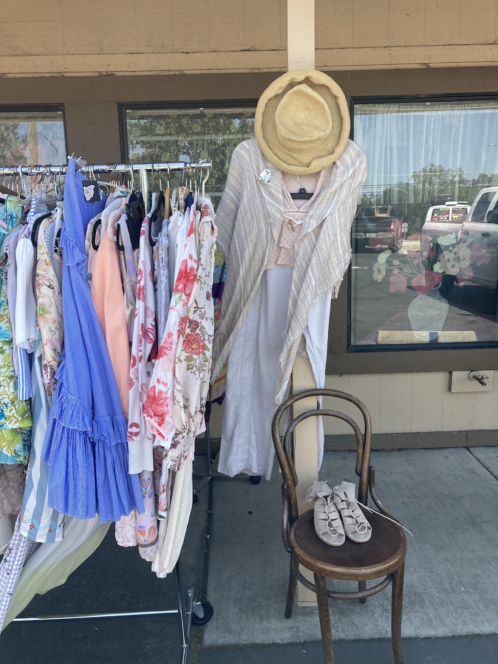 Zivah Vintage | roundabout next to Diner, 18726 CA-49 at, Plymouth, CA 95669, USA | Phone: (916) 996-0857