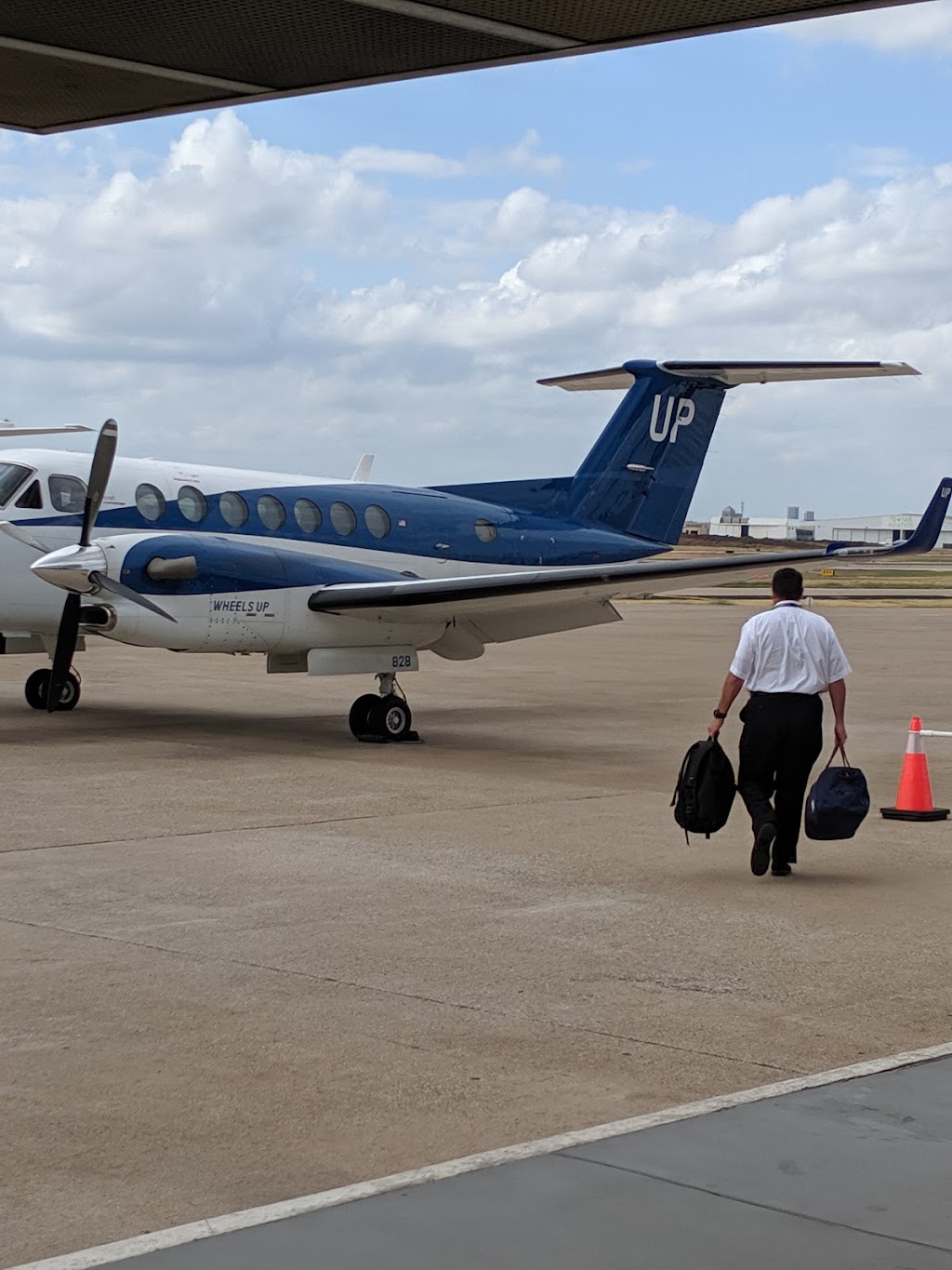 Signature Flight Support DAL - Dallas Love Field Terminal 1 | 8001 Lemmon Ave, Dallas, TX 75209, USA | Phone: (214) 956-1000