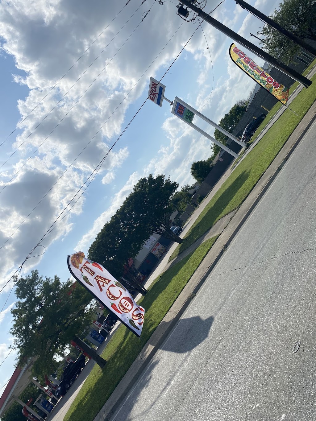 Exxon | 865 S Walton Walker Blvd, Dallas, TX 75211, USA | Phone: (214) 331-6420