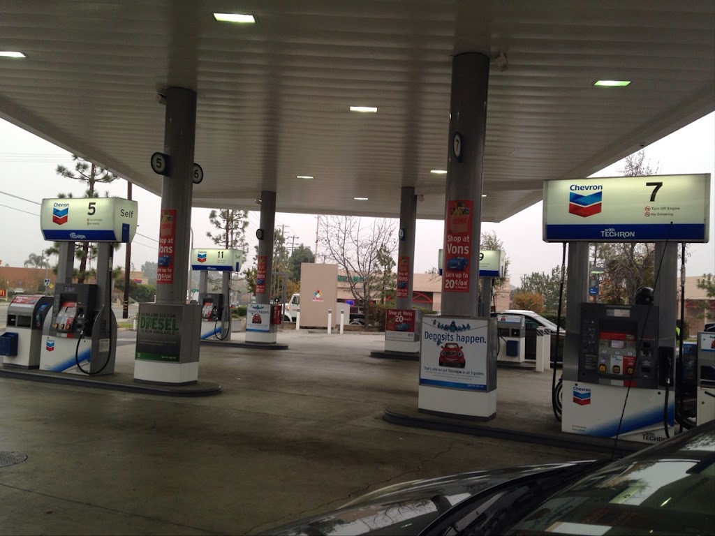 Chevron Brea | 700 E Imperial Hwy, Brea, CA 92821, USA | Phone: (714) 529-8679