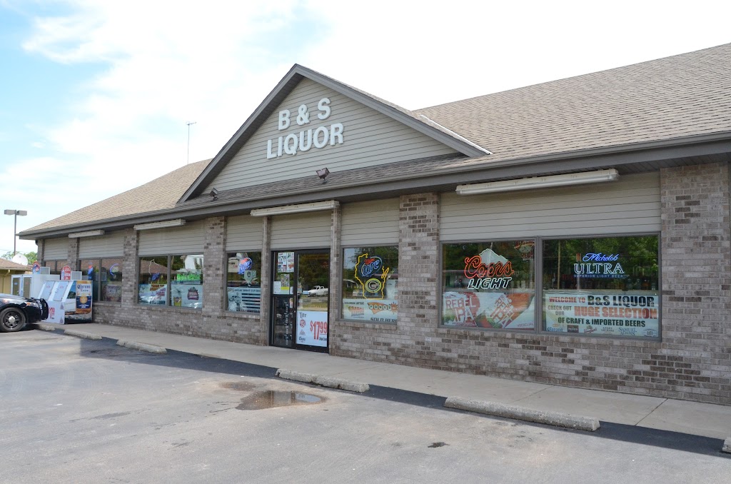 B & S Liquor | 696 S Grand Ave, 696 Grand Ave, Hartford, WI 53027, USA | Phone: (262) 673-5280