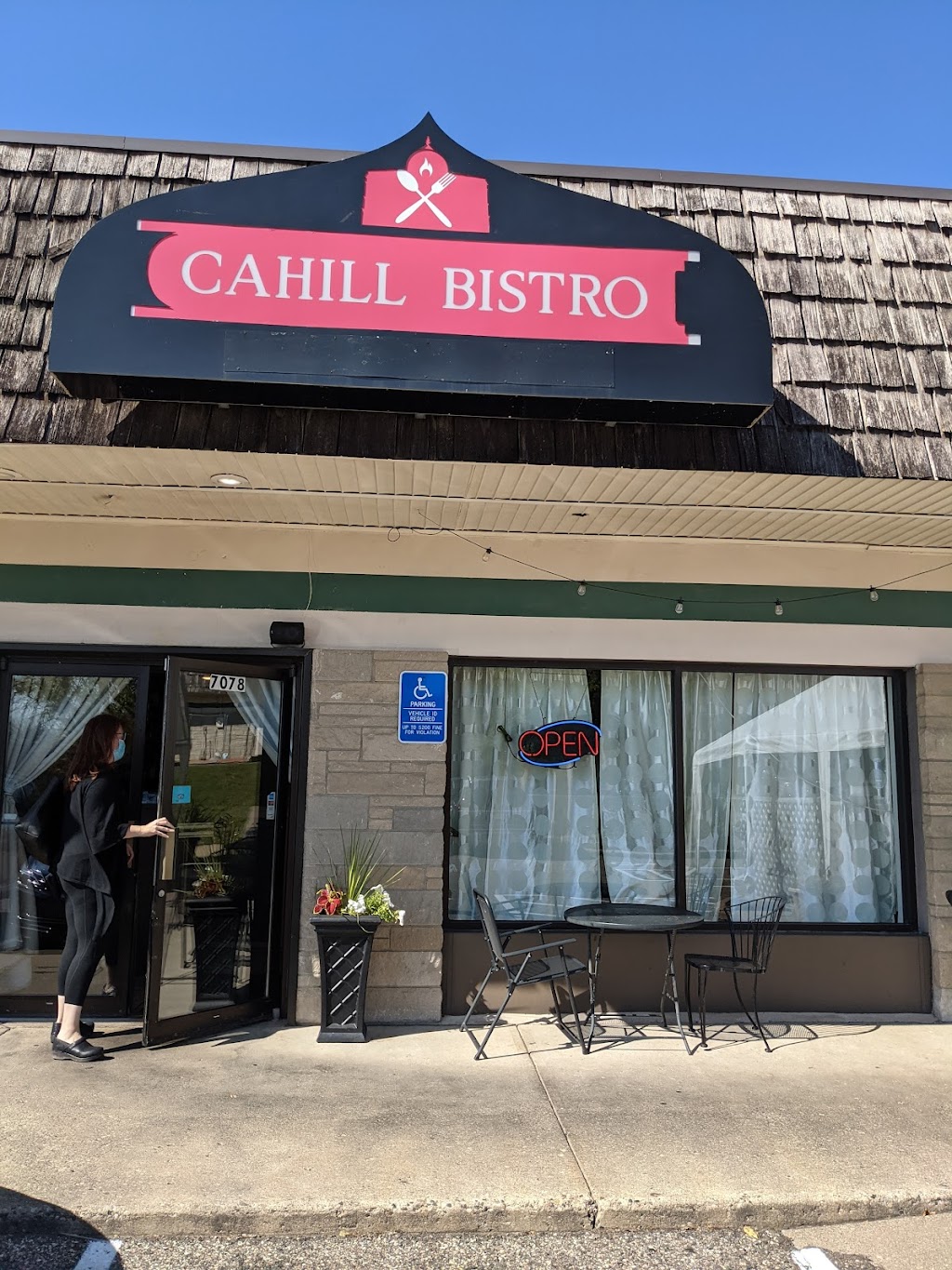 Cahill Bistro | 7078 Amundson Ave, Edina, MN 55439, USA | Phone: (952) 426-4196