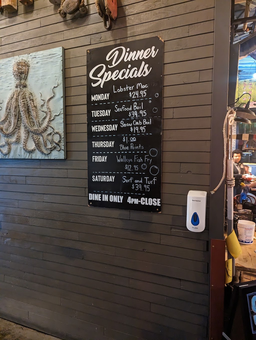 St. Paul Fish Company Mequon | 6200 W Mequon Rd, Mequon, WI 53092, USA | Phone: (262) 200-9909