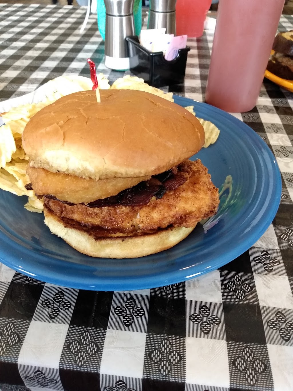 Coplins Family Diner | 541 Washington St, Newell, WV 26050, USA | Phone: (304) 459-3389