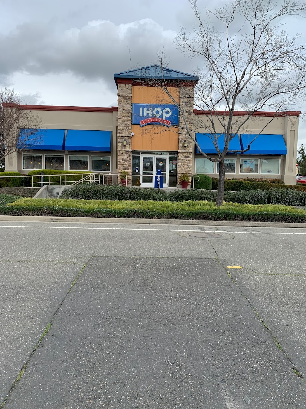 ARDEN SIGNS BANNERS PRINTING & EMBROIDERY | 3027 Arden Way, Sacramento, CA 95825, USA | Phone: (916) 669-8799