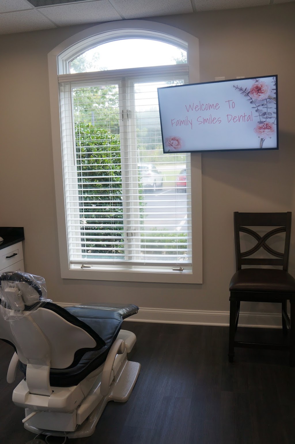 Family Smiles Dental | 2713 Charles Hardy Pkwy Building 100, Suite 112, Dallas, GA 30157, USA | Phone: (770) 505-4746