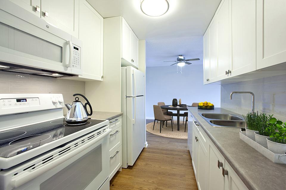 Leamington Heights Apartments | 400 Oak St E, Leamington, ON N8H 4W7, Canada | Phone: (519) 324-9610