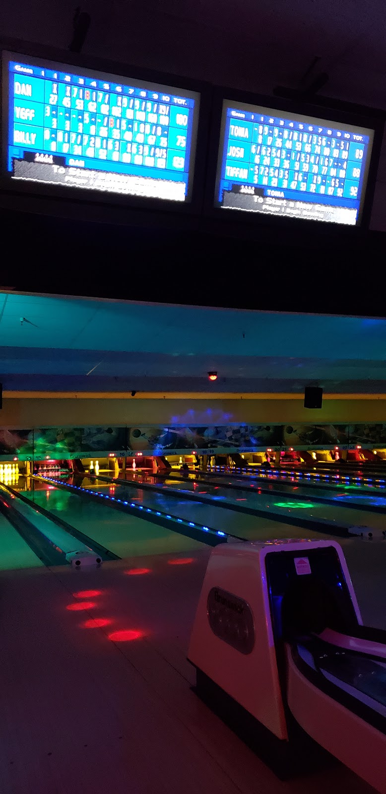 Mesa East Bowl | 9260 E Broadway Rd, Mesa, AZ 85208, USA | Phone: (480) 984-1158