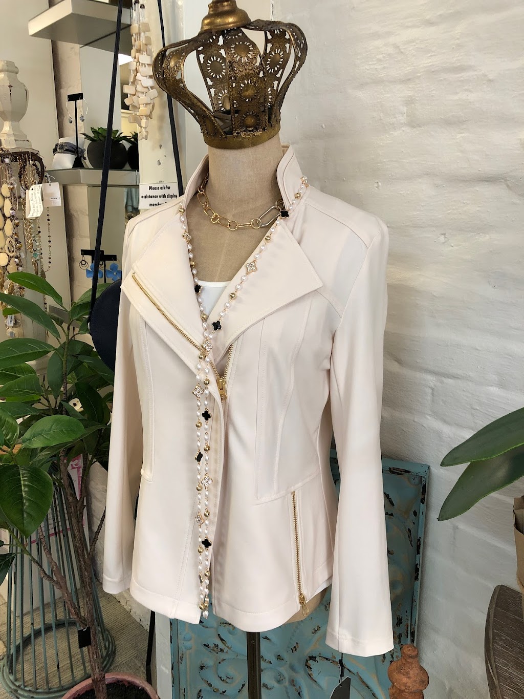 108 Churton, LLC | Ladies Apparel, Gifts, Home Décor & more, 108 S Churton St, Hillsborough, NC 27278, USA | Phone: (919) 732-4500