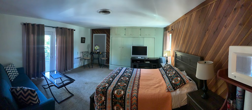 Kern Riverfront Lodge | 113 Kern River Dr, Kernville, CA 93238, USA | Phone: (760) 376-1396