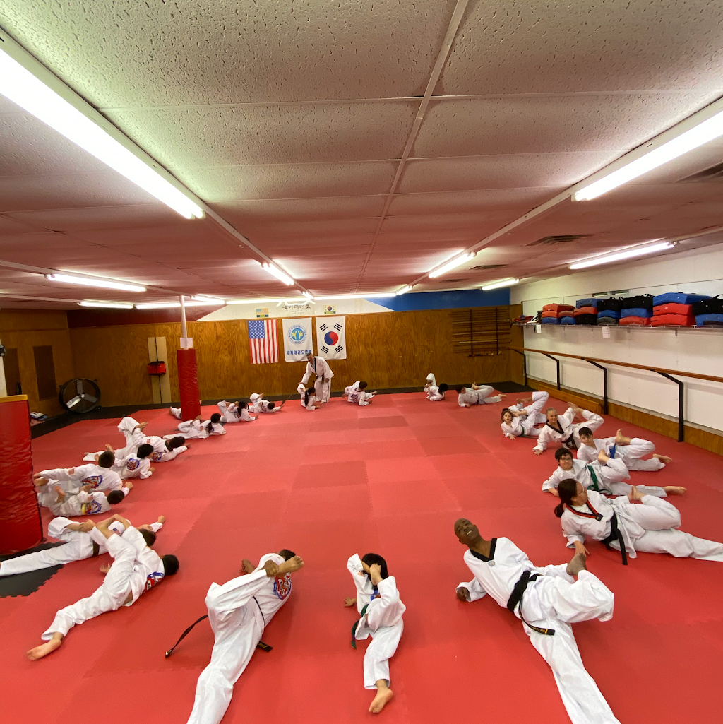 Browns Traditional Taekwondo | 4819 S Watterson Trail, Louisville, KY 40291, USA | Phone: (502) 499-4443