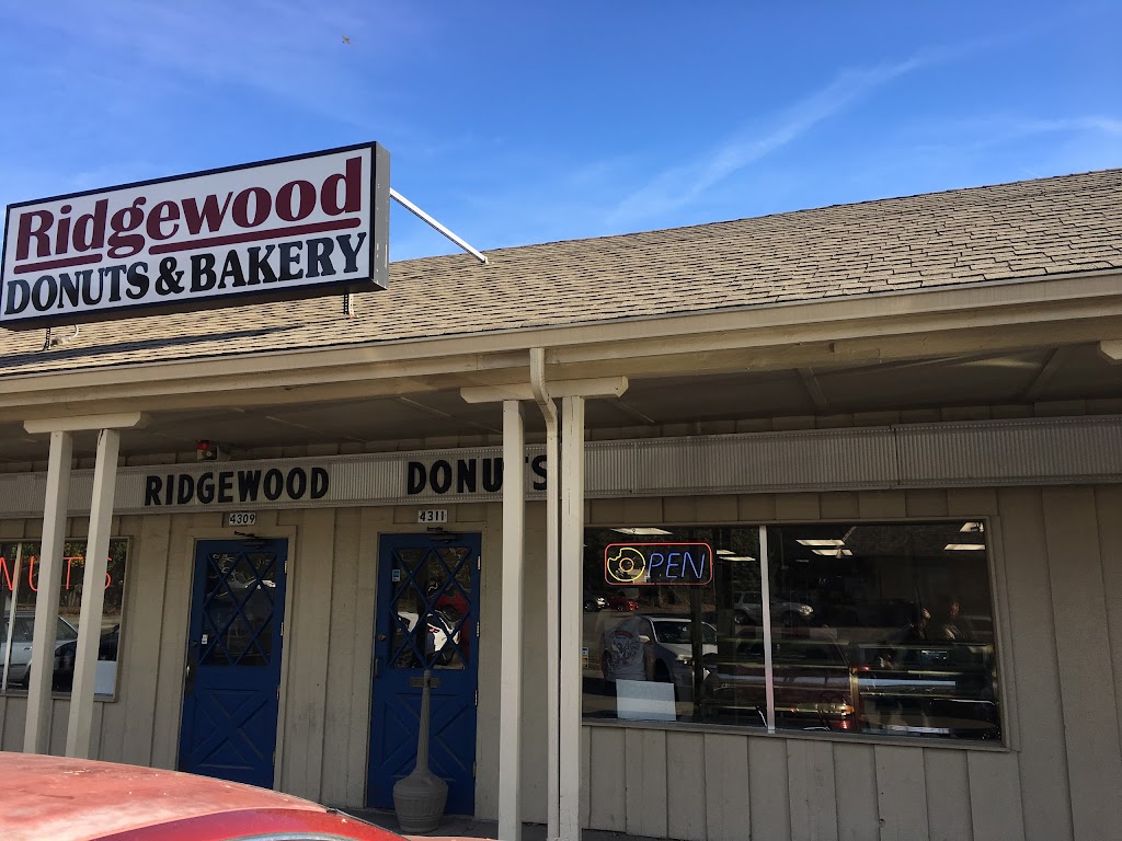 Ridgewood Donuts | 4309 Blue Ridge Blvd, Kansas City, MO 64133, USA | Phone: (816) 353-8333