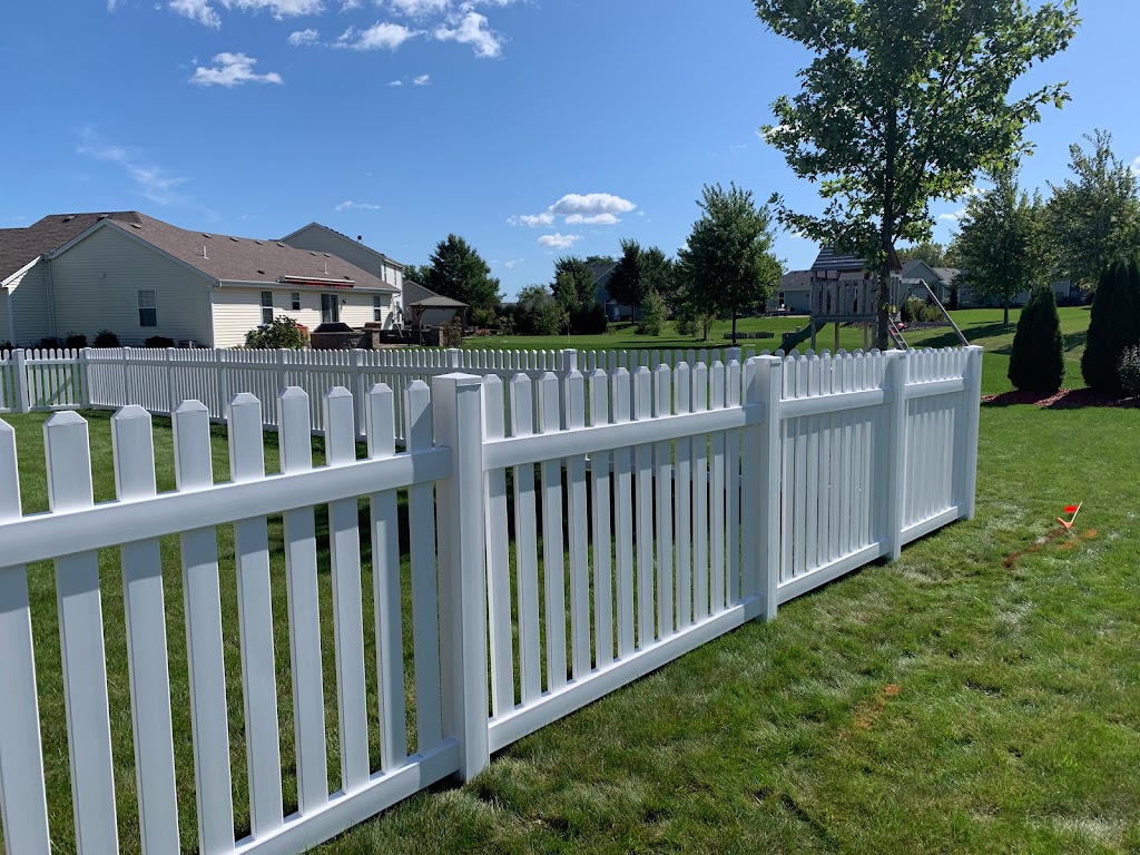 American Manufactured Vinyl Fence | 5717 Black Walnut Dr, Hartford, WI 53027, USA | Phone: (262) 346-6100