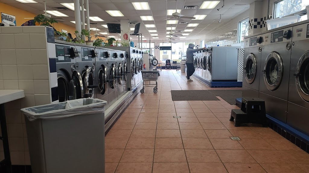 Reys Lava Matic Laundry | 108 Lincoln Ave, Dunellen, NJ 08812, USA | Phone: (732) 424-1202