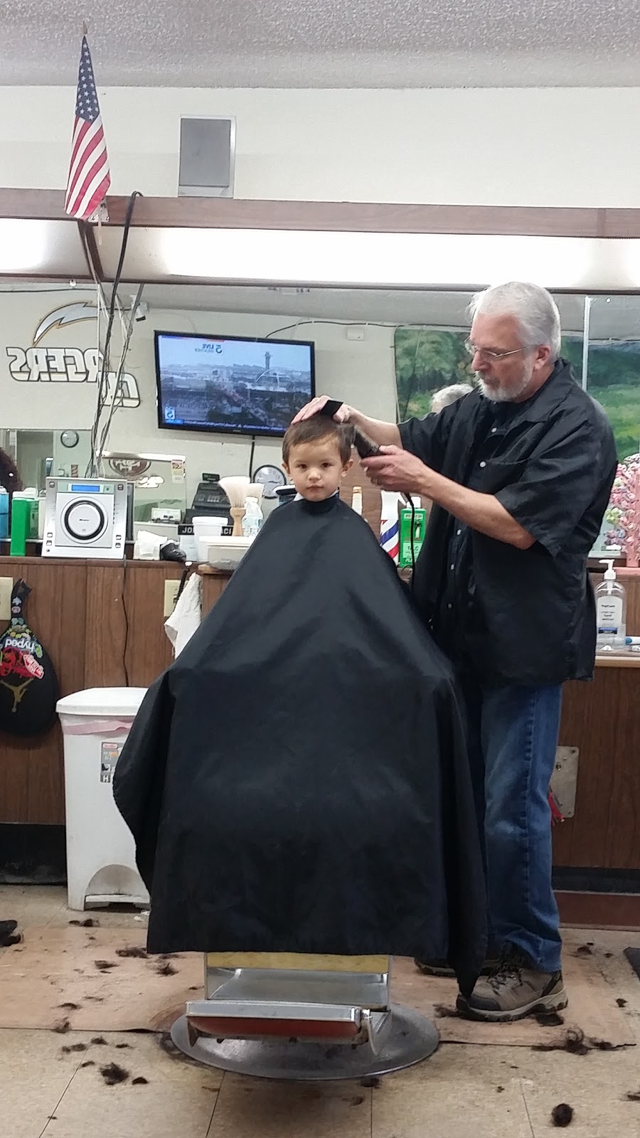 Newbys Barber Shop | 16294 Main St, Hesperia, CA 92345, USA | Phone: (760) 948-9916