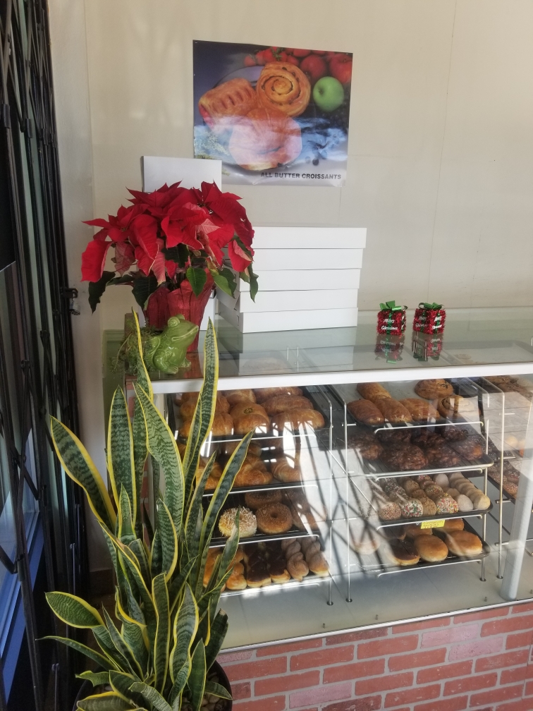 The Donut House | 11336 Bartlett Ave A, Adelanto, CA 92301, USA | Phone: (760) 523-1084