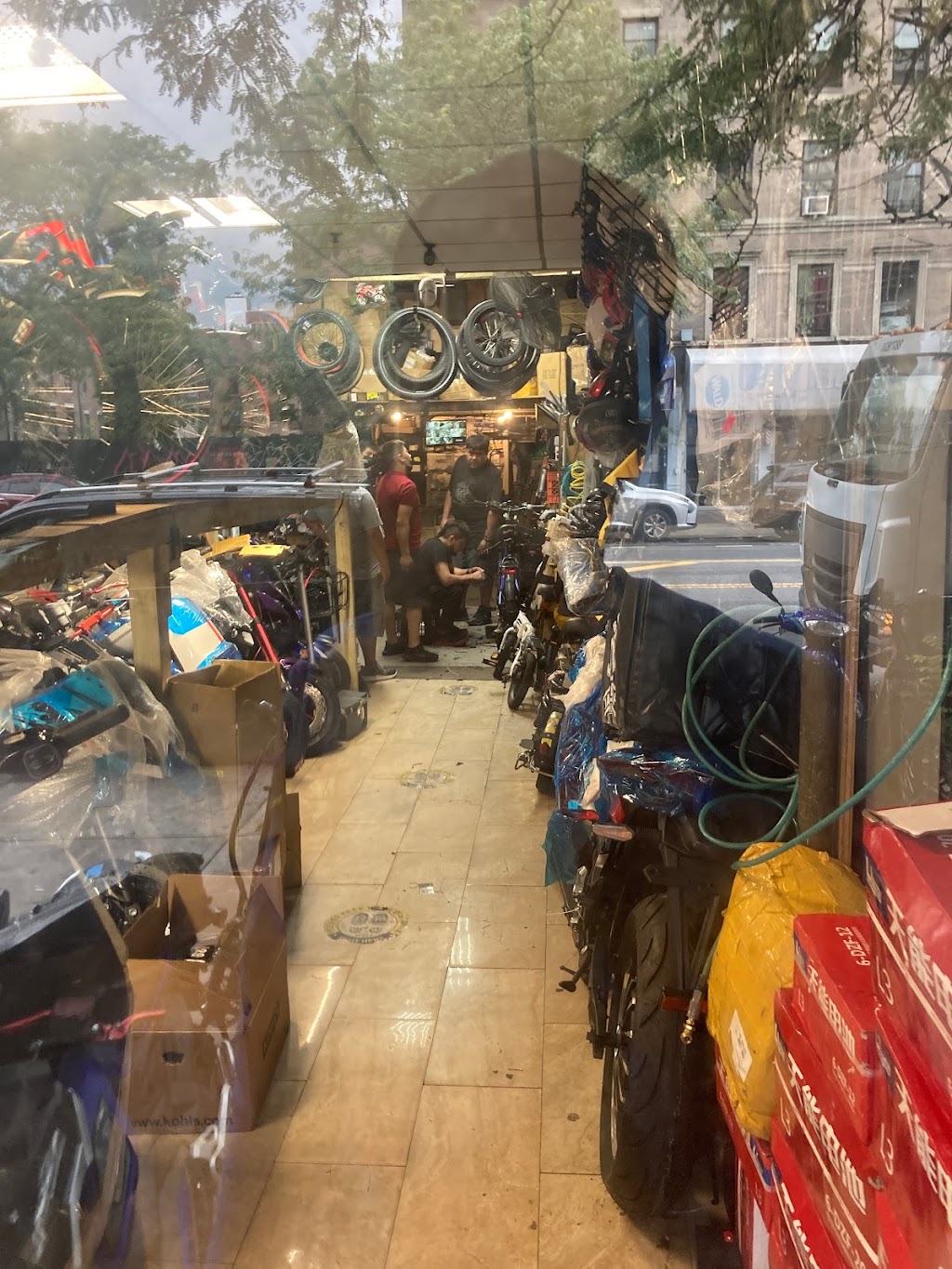 Bolt Bike Shop | 2478A Frederick Douglass Blvd, New York, NY 10027, USA | Phone: (917) 261-2343