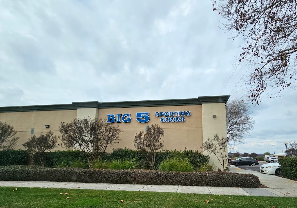 Big 5 Sporting Goods | 1596 E F St, Oakdale, CA 95361, USA | Phone: (209) 847-2537