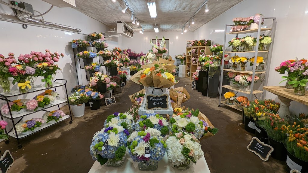 The Flower Shop at Thiessens | 400 Talbot Rd E, Leamington, ON N8H 3V6, Canada | Phone: (519) 326-5282