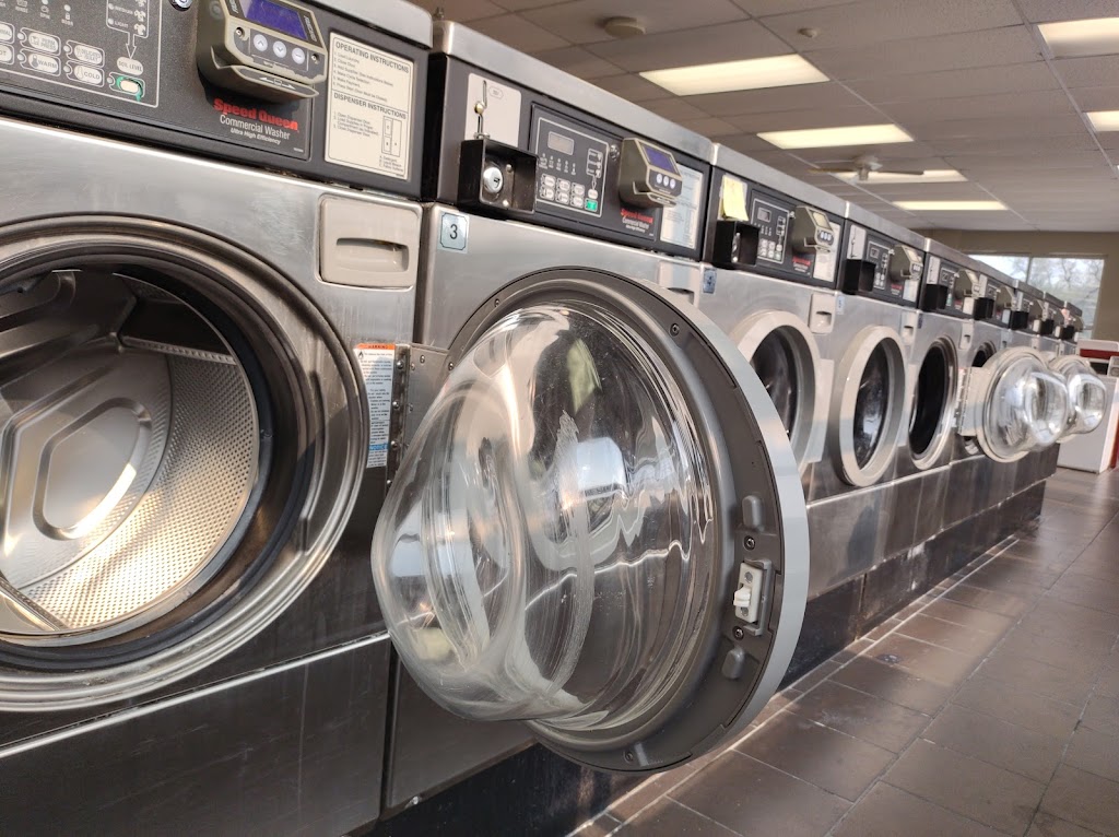 California Street Laundromat Lavandaria | 3222 California St, Omaha, NE 68131, USA | Phone: (531) 444-7126