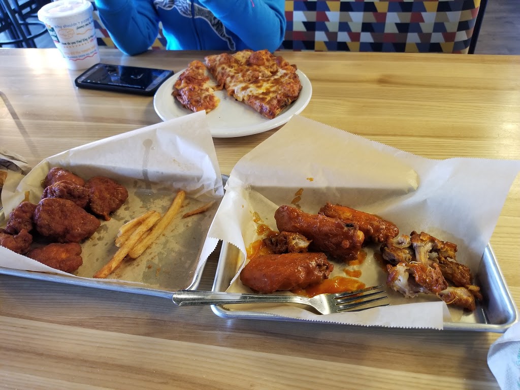 Round Table Pizza-Wings-Brew | 750 Admiral Callaghan Ln, Vallejo, CA 94591, USA | Phone: (707) 552-3000