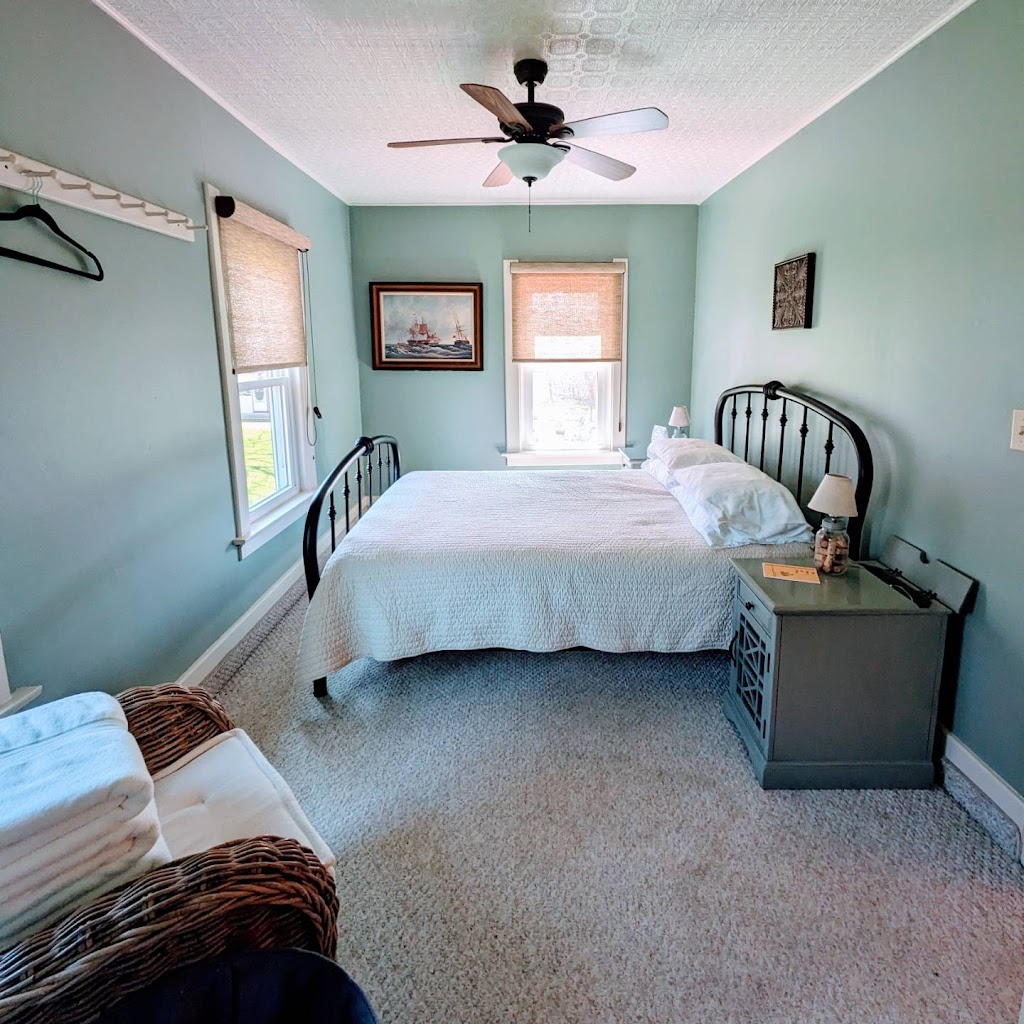 The Wandering Dog Inn | 1060 East West Rd, Pelee Island, ON N0R 1M0, Canada | Phone: (226) 526-5939