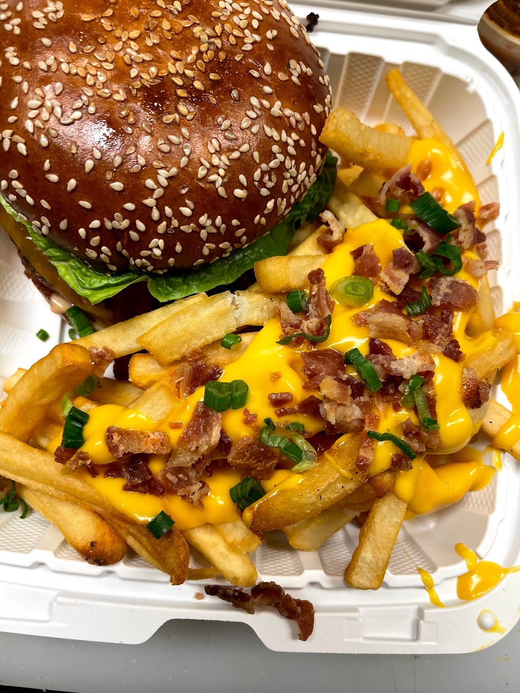 The Cove Bar & Grill | 888 Country Club Dr, Avalon, CA 90704, USA | Phone: (310) 510-2683