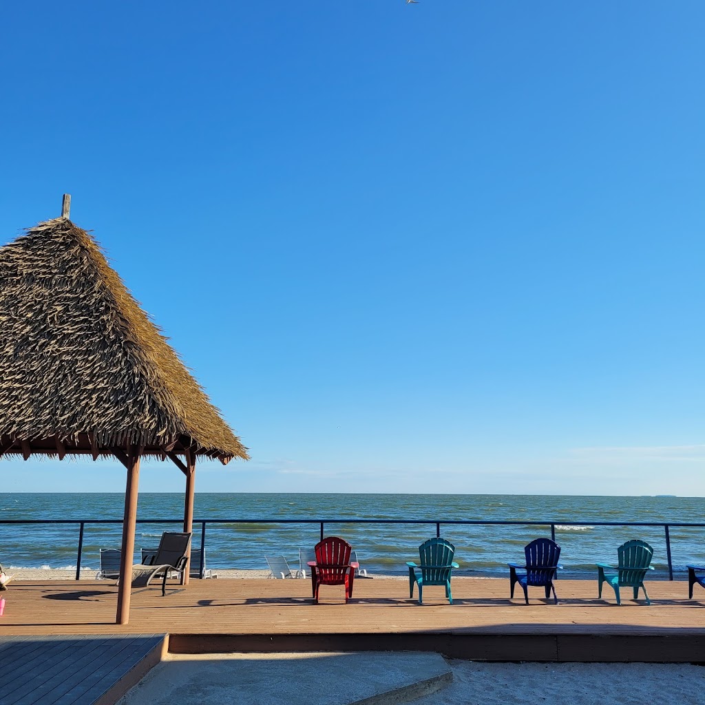 Beachfront Resort | 252 W Lakeshore Dr, Port Clinton, OH 43452, USA | Phone: (419) 732-6684