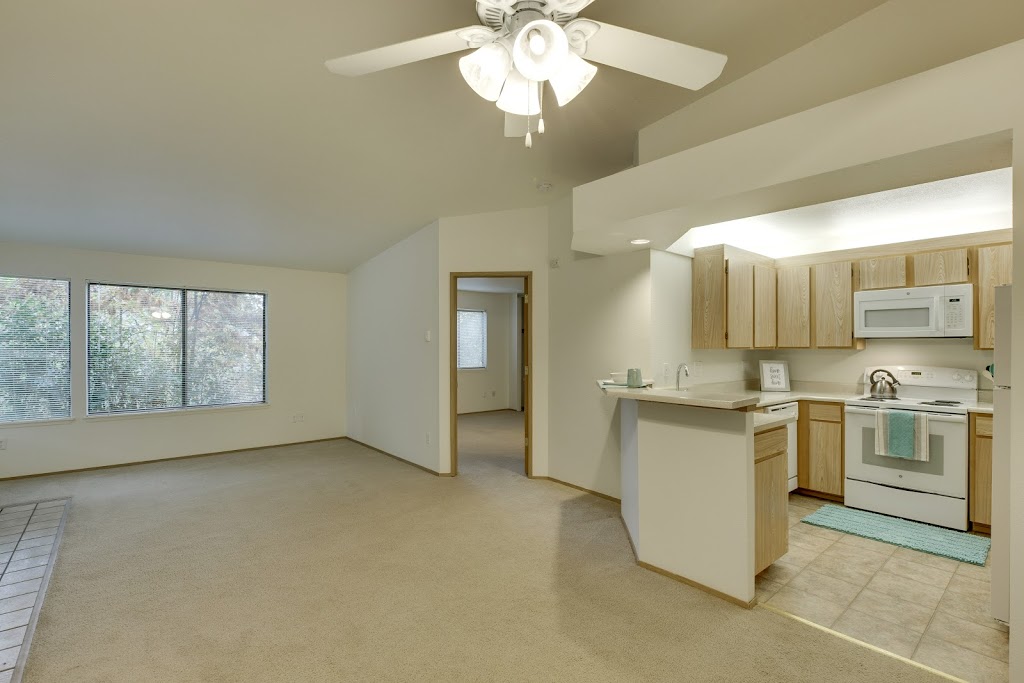The Lakes Apartments | 18200 NW Cornell Rd, Beaverton, OR 97006, USA | Phone: (503) 966-4208