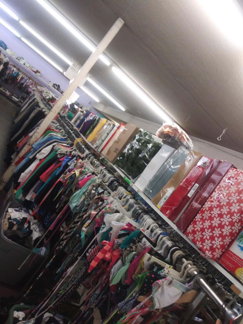 Oasis Thrift Store | 1025 E 6th St, Beaumont, CA 92223, USA | Phone: (951) 845-6148