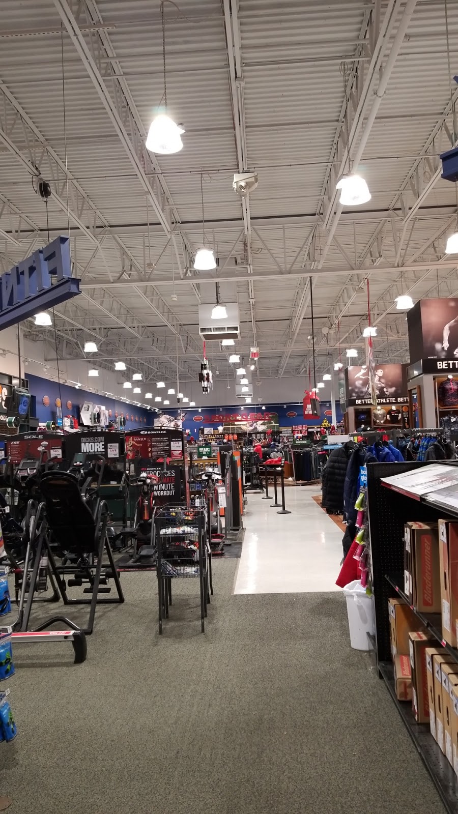 DICKS Sporting Goods | 17071 Southpark Center, Strongsville, OH 44136, USA | Phone: (440) 268-9153