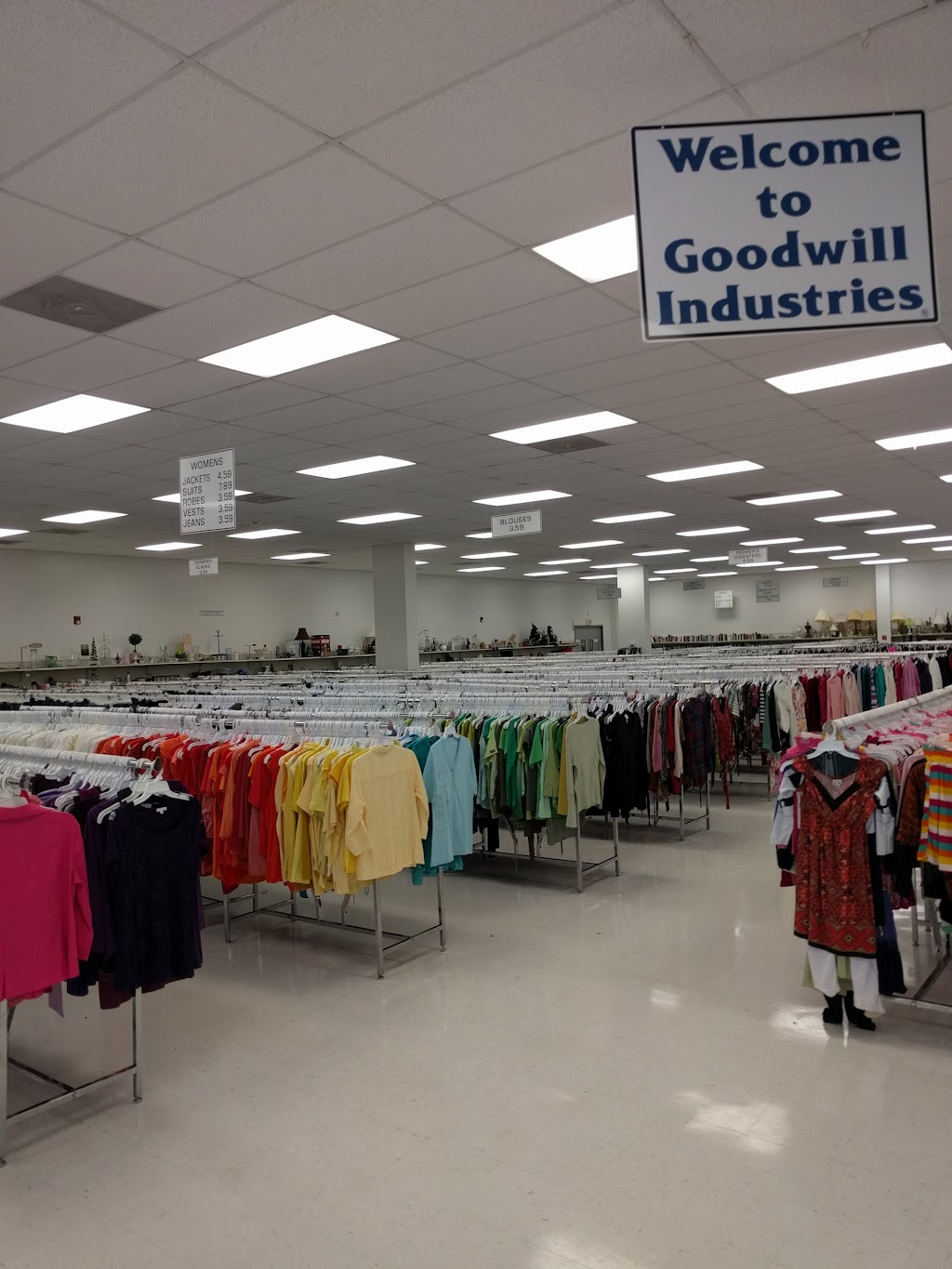 Goodwill Wakefield | 11031 Wakefield Commons Dr, Raleigh, NC 27614 | Phone: (919) 556-3435