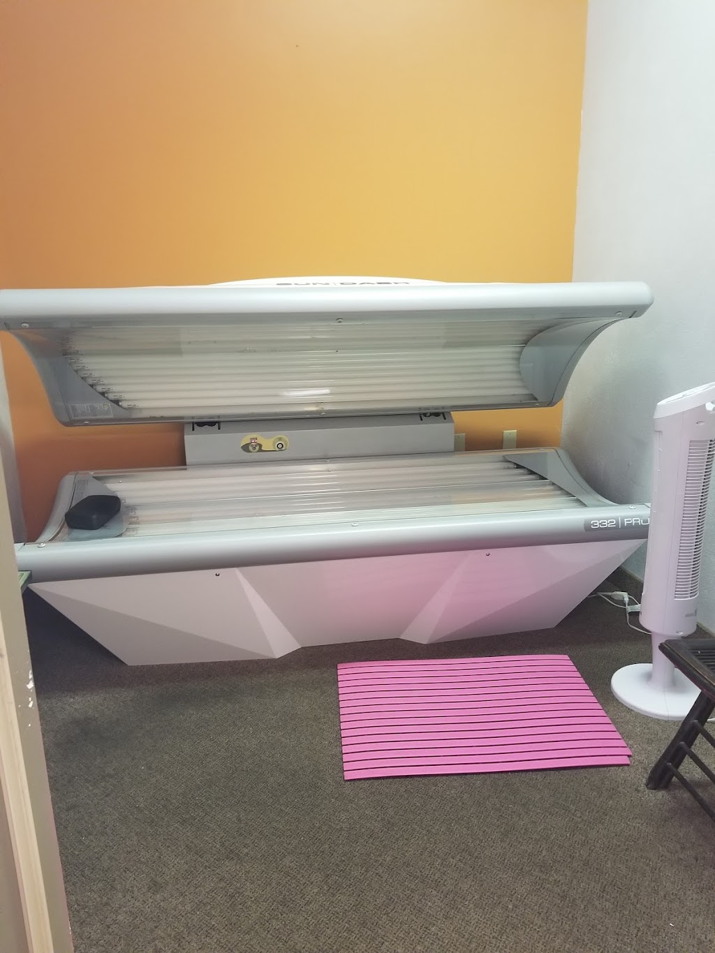 The Dunes Tanning Salon | 92 E Taggart St, East Palestine, OH 44413, USA | Phone: (330) 853-0888