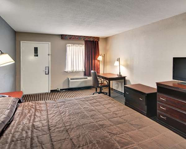 Rodeway Inn Gainesville I-35 | 2103 I-35, Gainesville, TX 76240, USA | Phone: (940) 665-7737