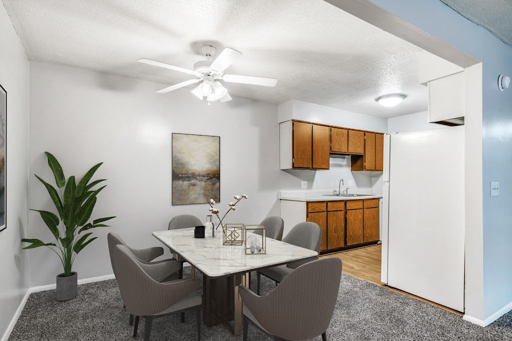 Villa Capri Apartments | 2015 Fox Point Trl, Fort Wayne, IN 46816, USA | Phone: (260) 447-2000