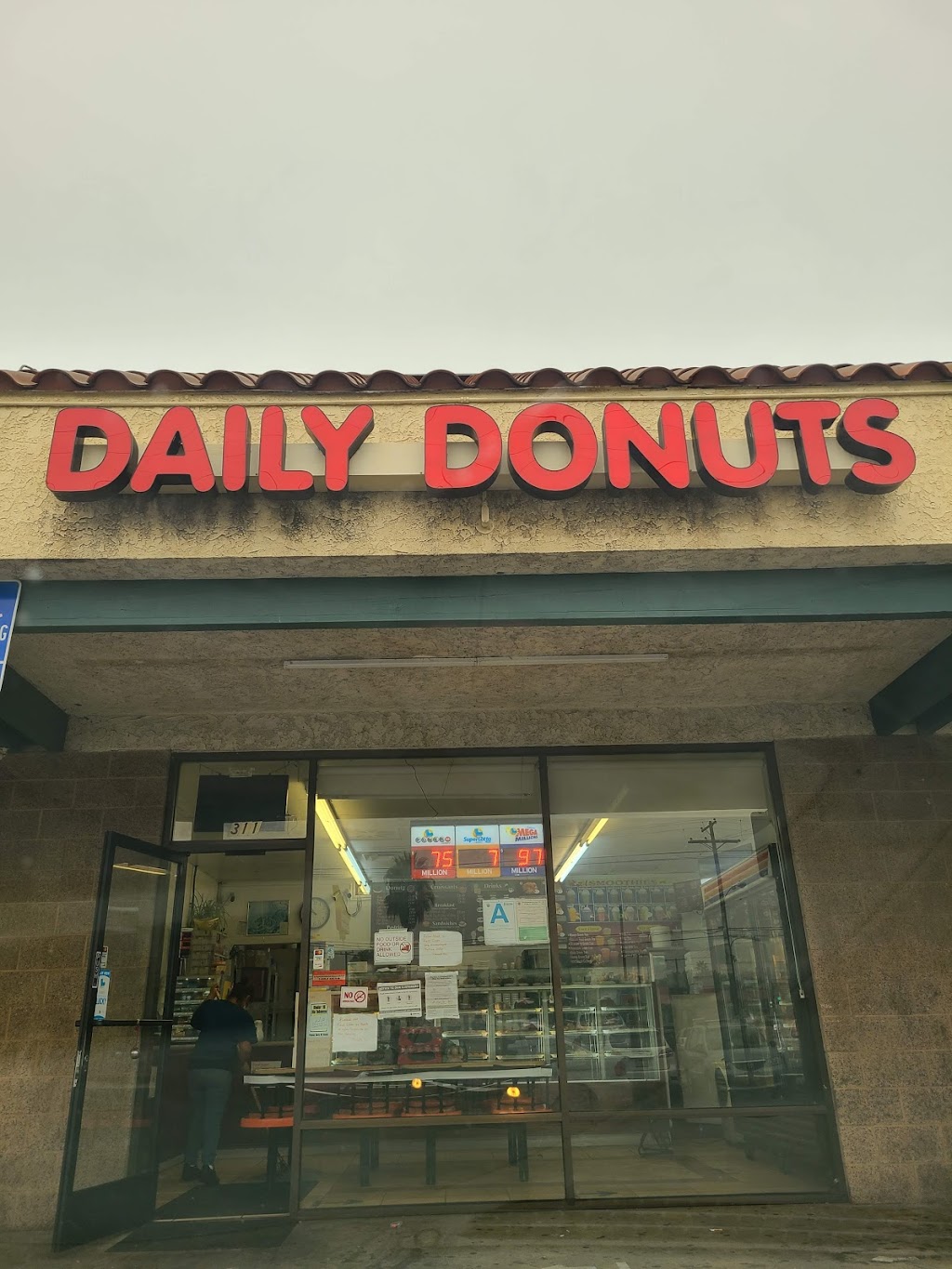 Daily Donuts | 311 S Azusa Ave, Azusa, CA 91702, USA | Phone: (626) 969-2289