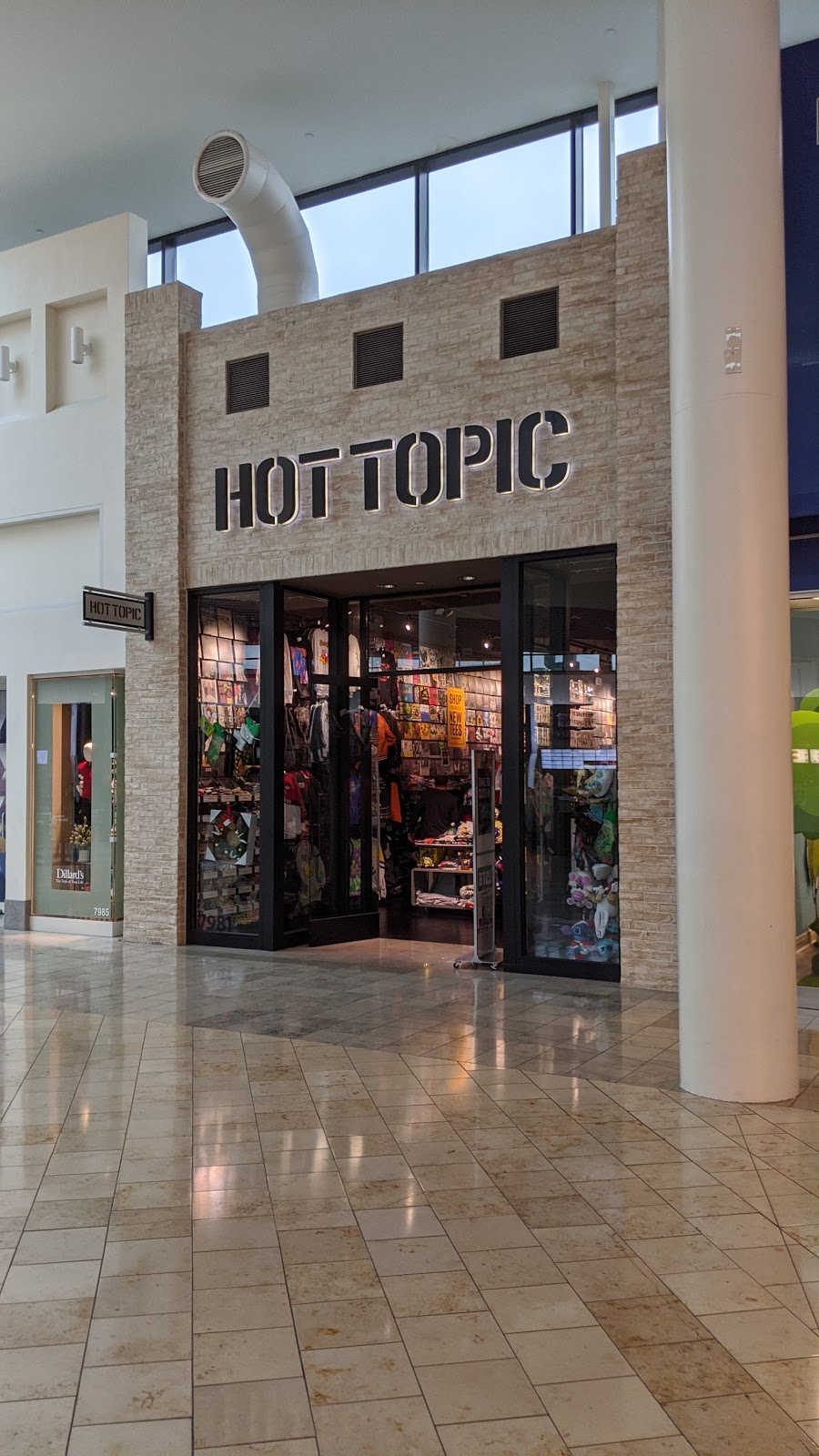 Hot Topic | Town Ctr, 8021 Citrus Park Dr RM 7981, Tampa, FL 33625, USA | Phone: (813) 792-0955