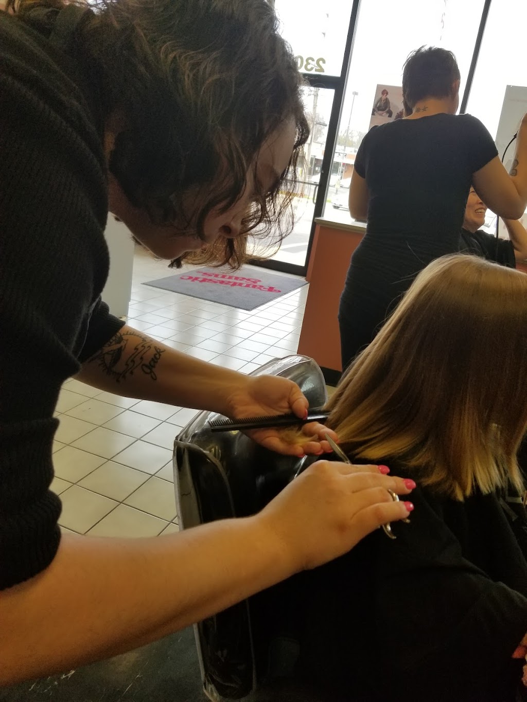 Fantastic Sams Cut & Color | 2305 Elm St, St Charles, MO 63301, USA | Phone: (636) 940-5422