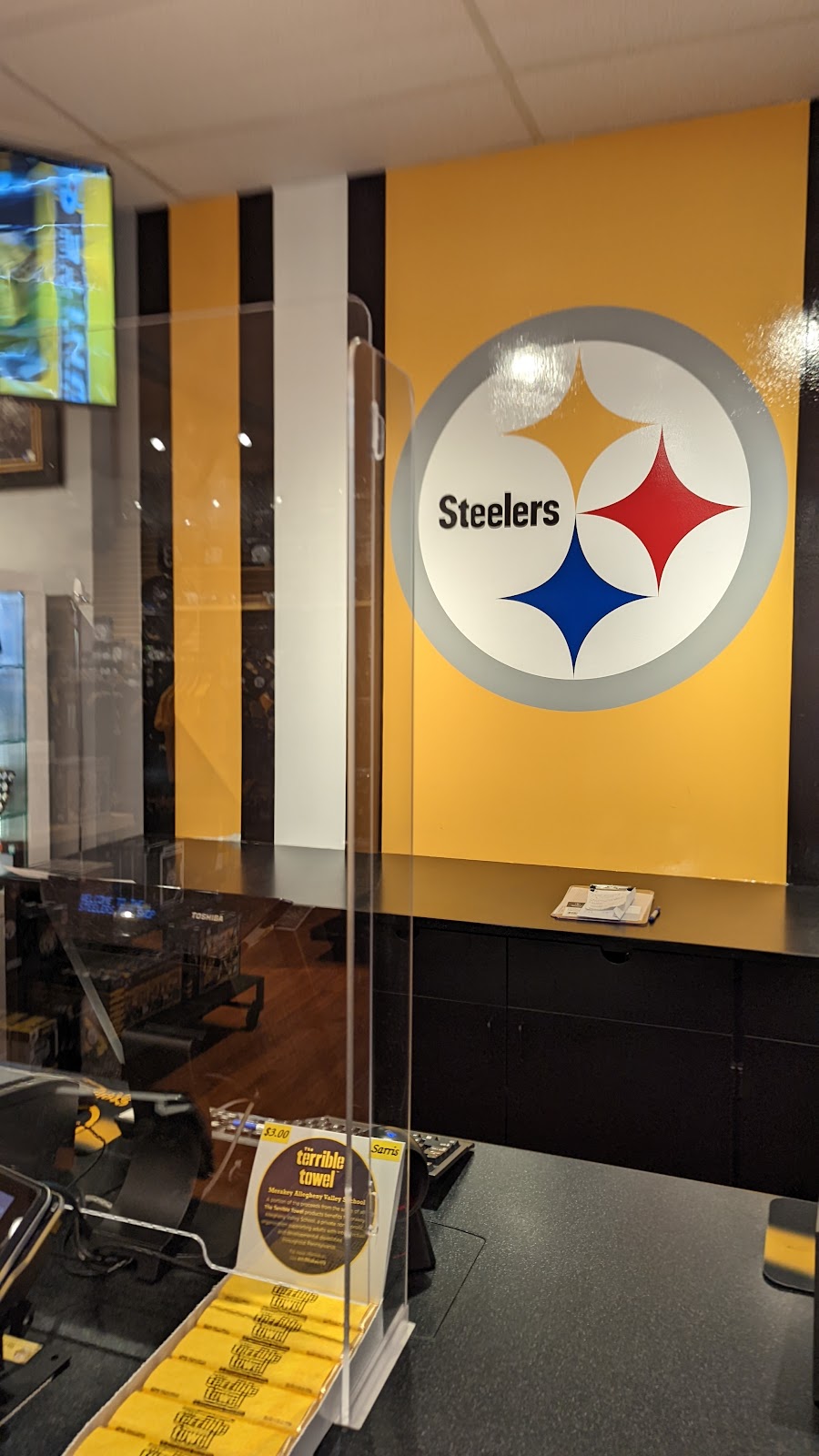 Pittsburgh Steelers Outlet | 1911 Leesburg Grove City Rd, Mercer, PA 16137, USA | Phone: (724) 748-3301