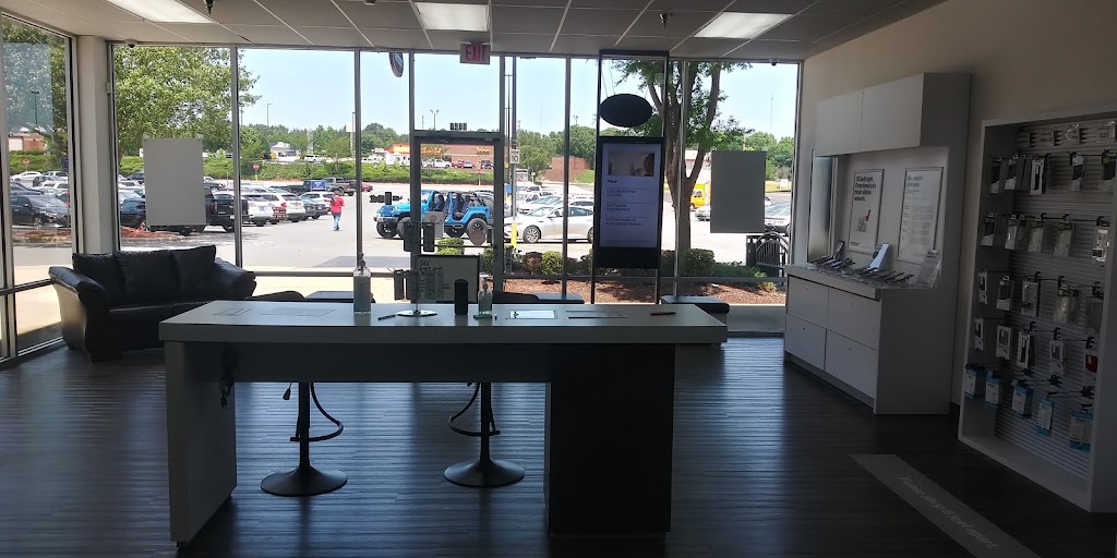 Verizon Authorized Retailer - Russell Cellular | 1019 High Point St, Randleman, NC 27317, USA | Phone: (336) 498-6677