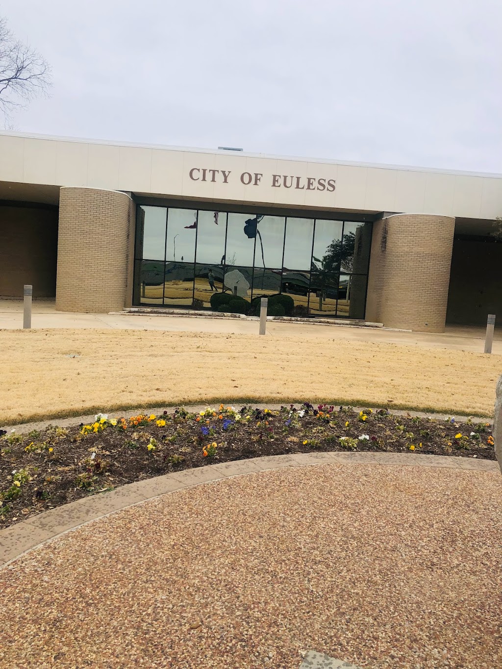 Euless City Hall | 203 N Ector Dr, Euless, TX 76039, USA | Phone: (817) 685-1400