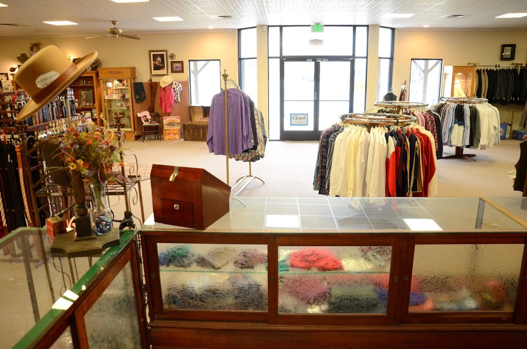 Bucksworth Western Wear | 2100 E F St, Oakdale, CA 95361, USA | Phone: (209) 848-2888